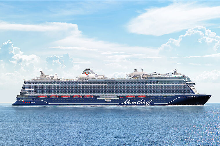 Mein Schiff Flow, ganzes Schiff von der Seite betrachtet