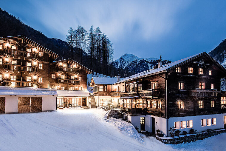 Außenansicht Hotel Oberraindlhof im Schnee