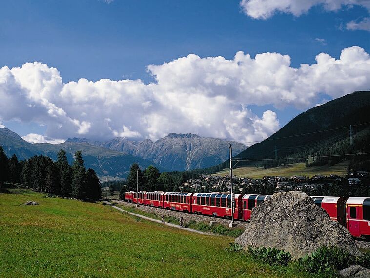 Bergblick mit Zug